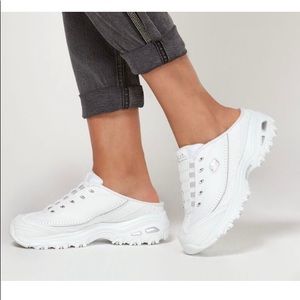 WOMEN'S SKECHERS 6.5
D'lites - Bright Sky